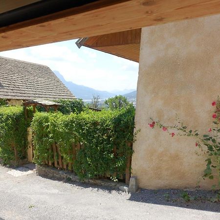 Appartement Spacieux Avec Terrasse Saint-André-dʼEmbrun Екстериор снимка