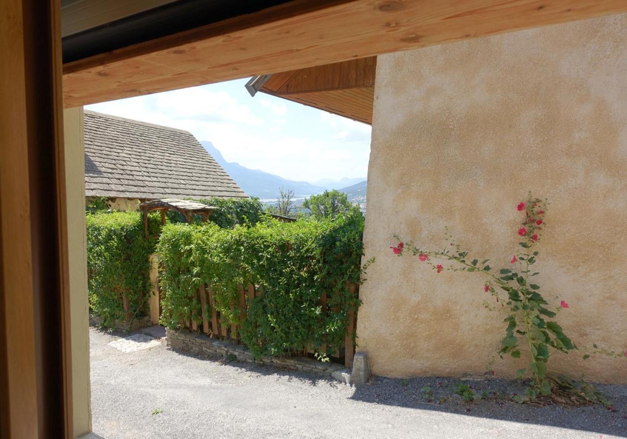 Appartement Spacieux Avec Terrasse Saint-André-dʼEmbrun Екстериор снимка