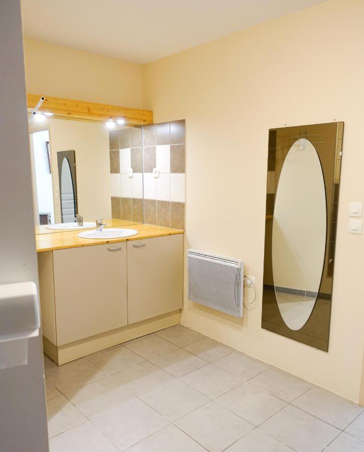 Appartement Spacieux Avec Terrasse Saint-André-dʼEmbrun Екстериор снимка