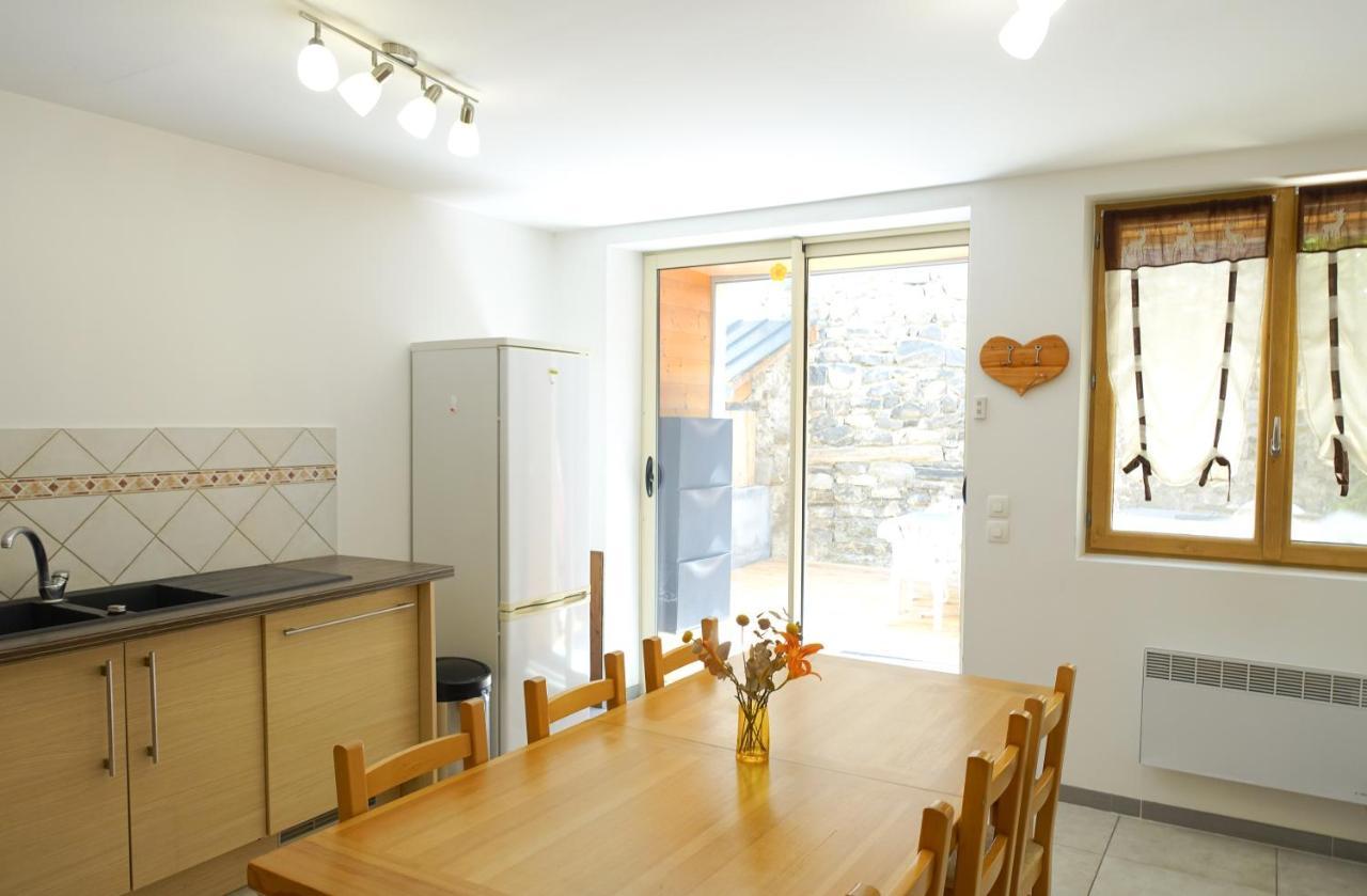 Appartement Spacieux Avec Terrasse Saint-André-dʼEmbrun Екстериор снимка